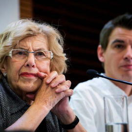La alcaldesa de Madrid, Manuela Carmena, durante la rueda de prensa. / LUCA PIERFIOVANNI (EFE)