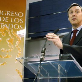 El portavoz del PP en el Congreso, Rafael Hernando, durante la rueda de prensa que ha ofrecido hoy en el Congreso. EFE/Sergio Barrenechea