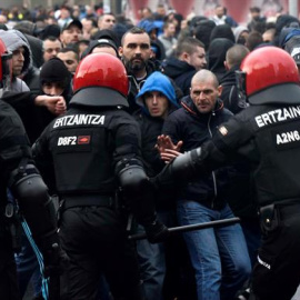 Enfrentamientos esta tarde en el centro de Bilbao entre hinchas del Olympique de Marsella y del Athletic de Bilbao, que juegan a las siete de la tarde el partido de vuelta de octavos de final de la Liga Europa en San Mamés, como consecuenci