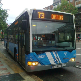 Policía busca a jóvenes que dispararon al aire tras ser expulsados de autobús.- EFE