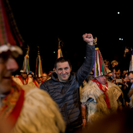 Arnaldo Otegi entra en el acto de bienvenida que se celebra este sábado en Anoeta. JAIRO VARGAS