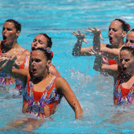 El equipo español de sincronizada en su ejercicio en el preolímpico de Río. /EFE