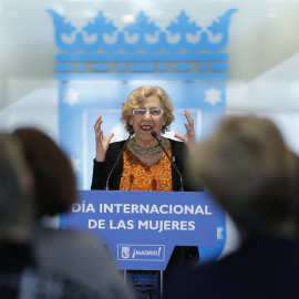 La alcaldesa de Madrid, Manuela Carmena, durante su intervención en el acto institucional organizado por el Ayuntamiento de Madrid.- EFE