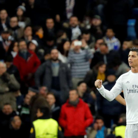 Cristiano celebra su gol a la Roma. EFE/Javier Lizón
