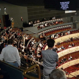 Estreno de 'Un ballo in maschera' en el Teatro Real con quejas por la falta de distancias de seguridad