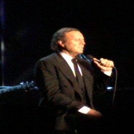 Julio Iglesias cumple 77 años entre rumores sobre su estado de salud