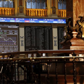 La Bolsa española ha subido un 3,69% al cierre de la sesión de este viernes, lo que ha llevado al selectivo a situarse por encima de los 9.000 puntos (9.070,6), tras las medidas anunciadas el jueves por el presidente del Banco Central Europ