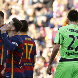 Messi celebra con sus compañeros su gol al Getafe. REUTERS/Albert Gea