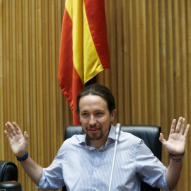 El líder de Podemos, Pablo Iglesias, durante una reunión en el Congreso de su grupo parlamentario. / EFE