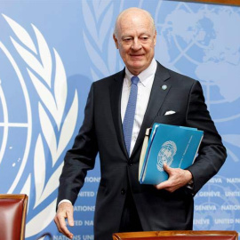 El enviado especial de la ONU para Siria, Staffan De Mistura, ofrece una rueda de prensa en Ginebra. / EFE