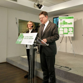 El presidente de la Generalitat, Ximo Puig, y la consellera de Vivienda, Obras Públicas y Vertebración del Territorio, Maria José Salvador. EUROPA PRESS