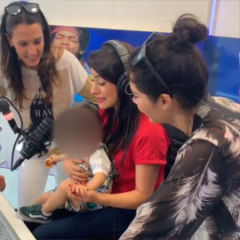 Pilar Rubio y su hijo Alex visitan los estudios de Rock FM