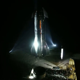 Musk muestra la nave con la que llevará al humano a Marte