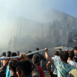 Heridos tras una incendio en el campo de refugiados de Moria, en la isla griega de Lesbos