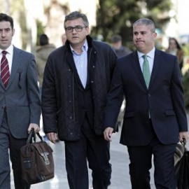 El concejal del grupo popular en el Ayuntamiento de València, Cristóbal Grau, a su llegada a la Ciudad de la Justicia para declarar como investigados por un supuesto delito de blanqueo ante el titular del Juzgado de Instrucción número 18 de