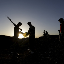 Combatientes rebeldes en el pueblo de Tel Mamo, al sur de Alepo. - REUTERS