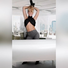 Tamara Gorro imita el último videoclip de Jennifer Lopez