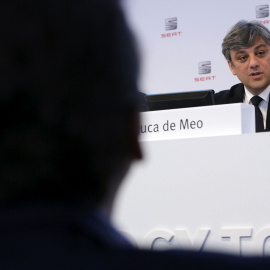 El presidente de Seat, Luca de Meo, durante la rueda de prensa que ha ofrecido para presentar los resultados anuales de la compañía. EFE/Susanna Sáez