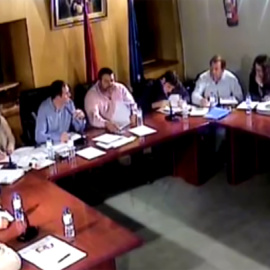 Captura de vídeo del pleno del Ayuntamiento de Robledo de Chavela, donde Mario de la Fuente criminalizó la inmigración.