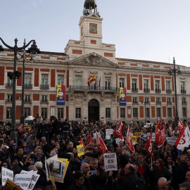 Concentración convocada por organizaciones sociales, sindicales y políticas contra el acuerdo de la Unión Europea y Turquía sobre los refugiados, al entender que atenta contra los derechos humanos esta tarde en la Puerta del Sol, en Madrid.