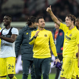 Los jugadores del Villarreal celebran su clasificación. EFE/Federico Gambarini