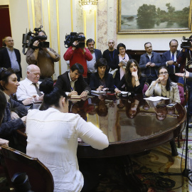 El presidente del Congreso, Patxi López, durante la rueda de prensa que ha ofrecido  tras reunirse con el secretario de Estado de Relaciones con las Cortes, José Luis Ayllón. EFE/Fernando Alvarado