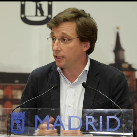 Almeida expresa su "compromiso" con el sector turístico