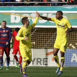 Bakambu y Mathieu en propia meta neutralizaron los goles de Rakitic y Neymar.
