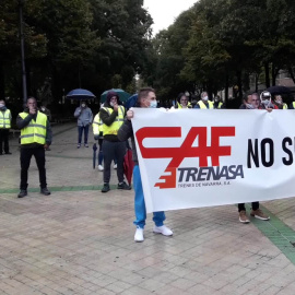 Concentración de trabajadores de Trenasa contra cierre de fábrica de Castejón
