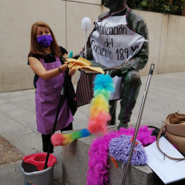 Constanza Cisneros, empleada de hogar: "Que no se nos reconozca la prestación por desempleo es una discriminación y una vergüenza"