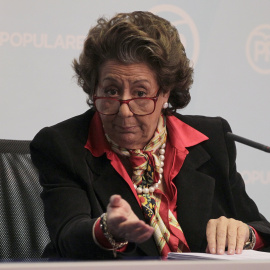 La exalcaldesa de Valencia y senadora del PP, Rita Barberá, en su rueda de prensa en la sede del partido. REUTERS/Heino Kalis