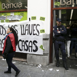 Imagen de una pancarta en una de las sucursales de Bankia