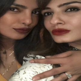 Priyanka Chopra luce el espectacular anillo de compromiso de Nick Jonas