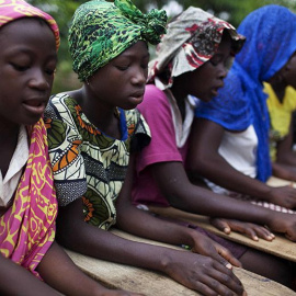 Investigan a militares franceses por forzar a niñas africanas a tener relaciones sexuales con un perro./REUTERS