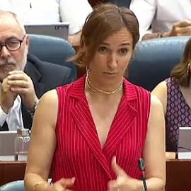 Rifirrafe entre Ayuso y Mónica García: "Su propuesta contra el cambio climático es pedirle el gorrito de plata a Vox"