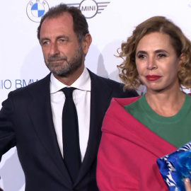 Agatha Ruiz de la Prada, y su colorido estilo para acudir al Teatro Real