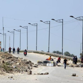 Un checkpoint conjunto del ejército y la policía iraquíes, tras ser atacado por un suicida cerca del puente de Muthana (Bagdad). AFP