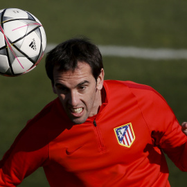 Diego Godín en un entrenamiento de Champions. /REUTERS