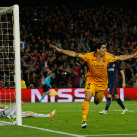Suárez celebra su segundo gol al Atlético. Reuters / Albert Gea