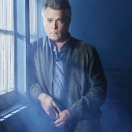 Ray Liotta protagoniza, junto a Jennifer Lopez, la serie 'Shades of Blue'.