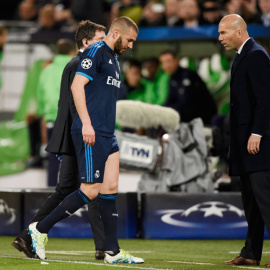Benzema se retira del partido ante el Wolfsburgo. Reuters / Fabian Bimmer