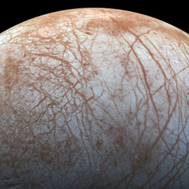 Cuchillas de hielo complican aterrizar en la luna Europa