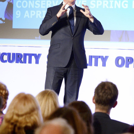 El primer ministro británico David Cameron, en un encuentro con activistas conservadores. REUTERS/John Stillwell