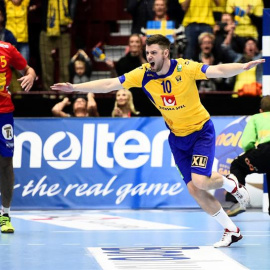 El sueco Ekberg celebra el último tanto de penalti de su selección a España. EFE/EPA/EMIL LANGVAD