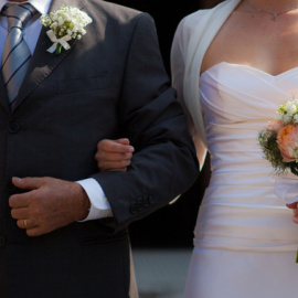 Una pareja el día de su boda.