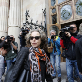 Ester Quintana, la mujer que perdió el ojo por la actuación policial durante la huelga general del 14 de noviembre de 2012, a su llegada  a la Audiencia de Barcelona. EFE/Alejandro García