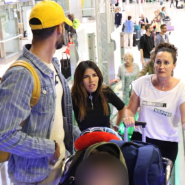 Isa Pantoja y Asraf vuelven de sus vacaciones en Dubai