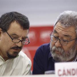 Santos Ruesga, a la derecha, junto al exsecretario general de UGT, Cándido Méndez. | EP