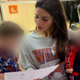 Pilar Rubio revisa las notas de Segio Jr.