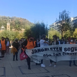 Concentración de trabajadoras de comedores escolares en huelga